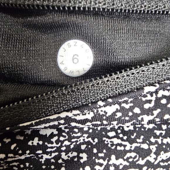 Lululemon Pace Perfect Black White Crop Leggings Size 6 - Picture 5 of 5